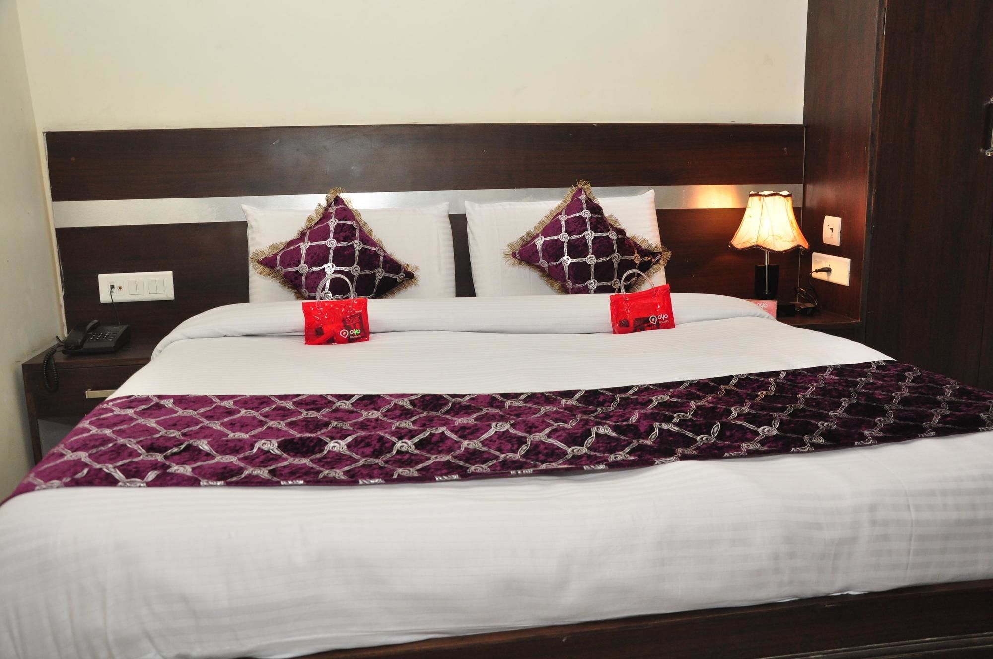 Oyo Rooms City Centre Guru Nanak Bhawan アムリトサル エクステリア 写真