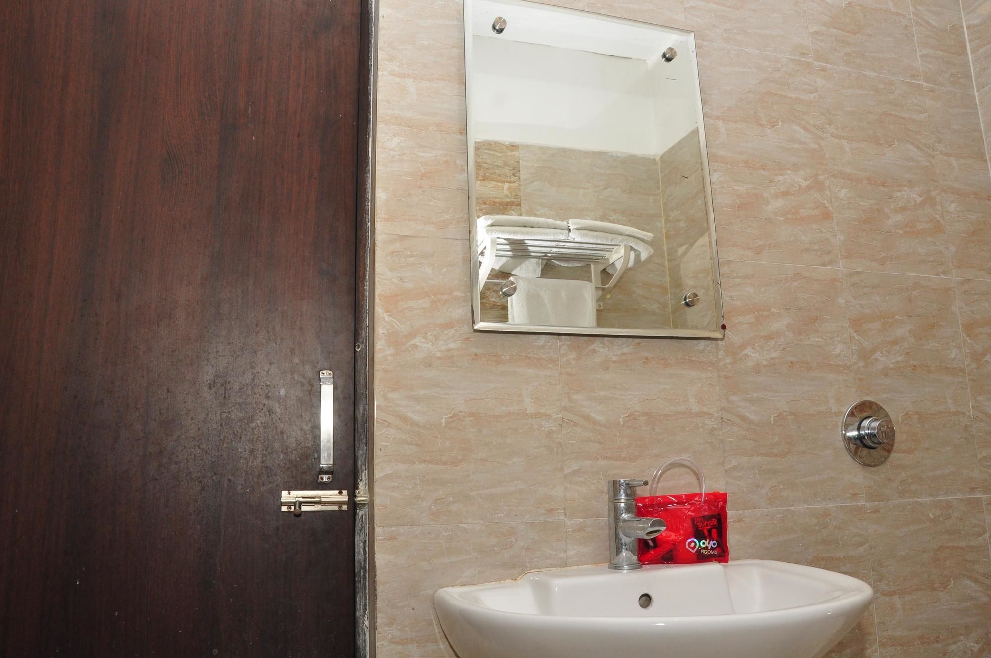 Oyo Rooms City Centre Guru Nanak Bhawan アムリトサル エクステリア 写真