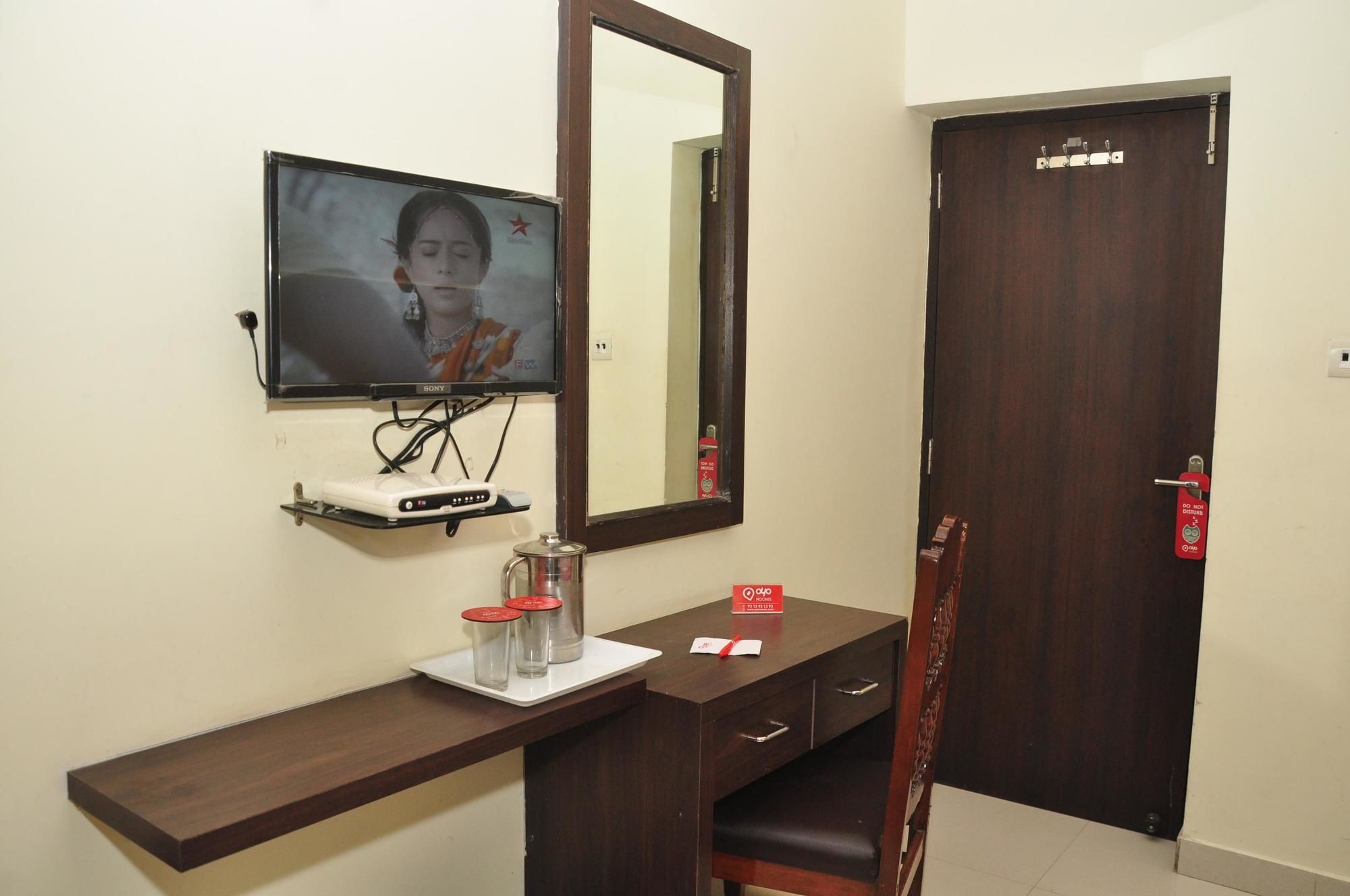 Oyo Rooms City Centre Guru Nanak Bhawan アムリトサル エクステリア 写真